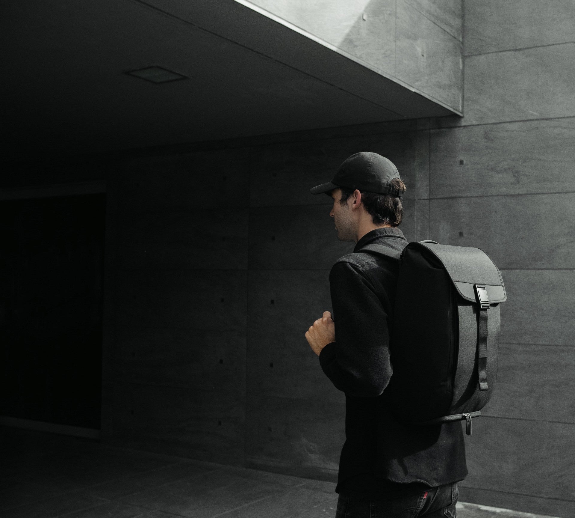 DAYFARER V2 Backpack