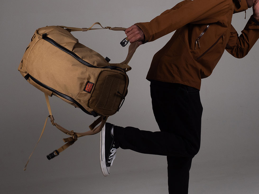 ブラック mystery ranch carryology dragon 2 0 ミステリー