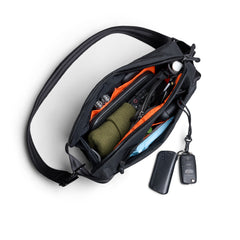 エッセンシャルズ スリング 4L - Carryology エディション