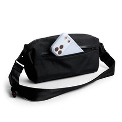 エッセンシャルズ スリング 4L - Carryology エディション